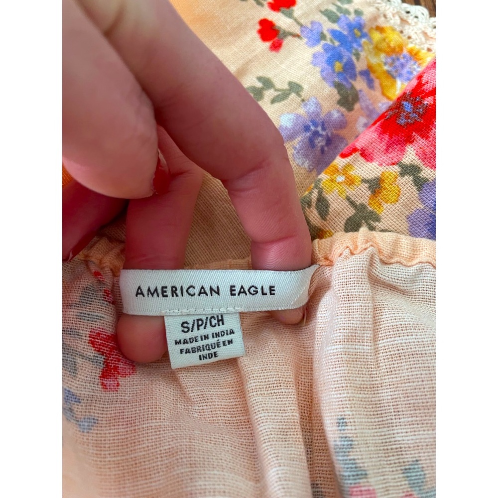 American Eagle Floral Top - Picture 5 of 5
